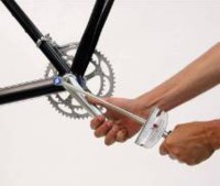 Tightening the crank to the correct torque